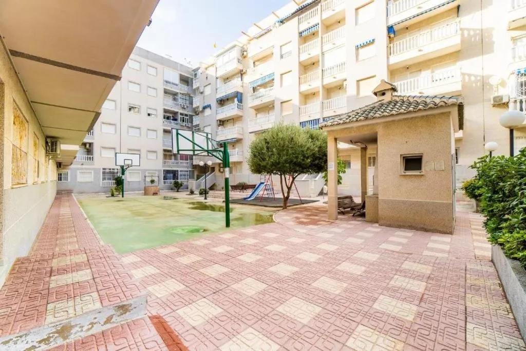 Mila Sloneczny Apartament W Torrevieja Centrum Exterior foto